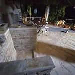 Stonemakers Hide 度假居 Karyotikon