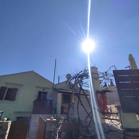 Stonemakers Hide بيت للعطل Karyotikon