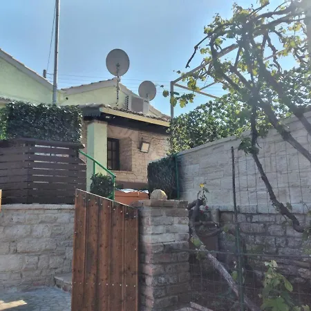 Stonemakers Hide Ferienhaus Karyotikon