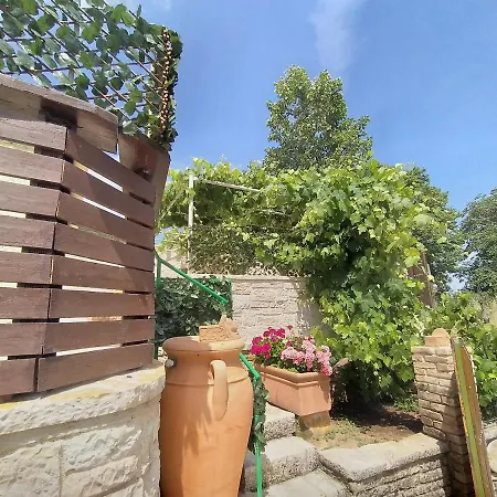 Stonemakers Hide Ferienhaus Karyotikon